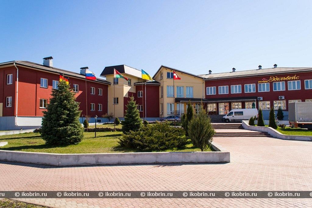 Hotel Suvorov Kobrin Buitenkant foto