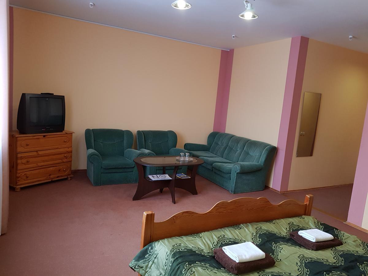 Hotel Suvorov Kobrin Buitenkant foto